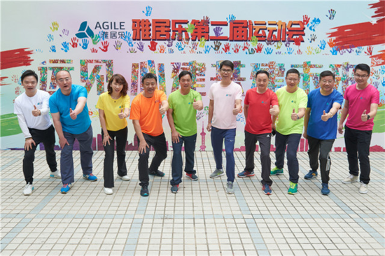 雅居樂集團(tuán)各領(lǐng)導(dǎo)身著不同戰(zhàn)隊(duì)隊(duì)服參加運(yùn)動(dòng)會(huì) 雅居樂集團(tuán)各領(lǐng)導(dǎo)身著不同戰(zhàn)隊(duì)隊(duì)服參加運(yùn)動(dòng)會(huì)