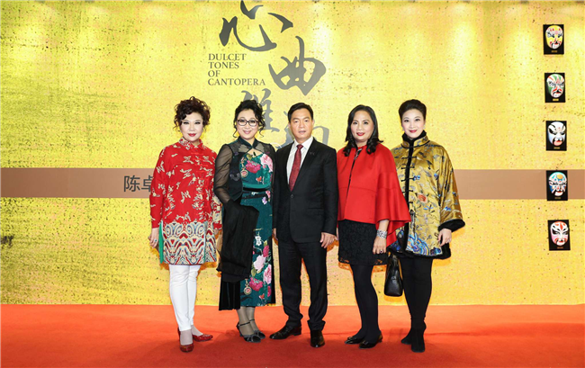 從左至右：中國戲劇梅花獎(jiǎng)得主曾慧，國家一級(jí)演員陳韻紅，陳卓林陸倩芳伉儷，廣東省戲劇家協(xié)會(huì)第十屆副主席蔣文端